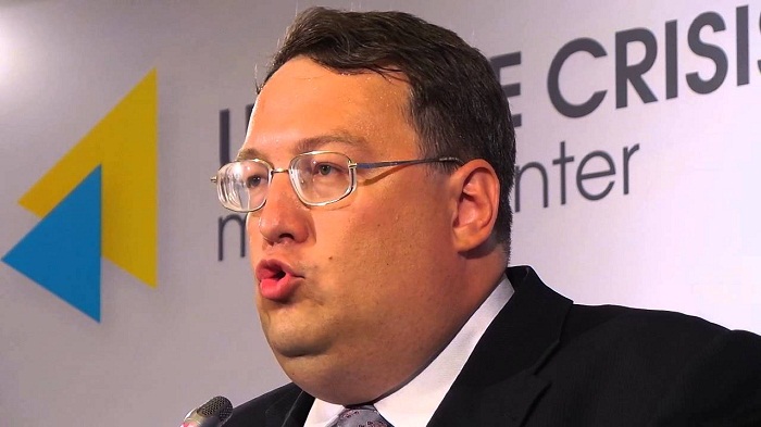 Потеря берегов: Геращенко оскалился на хозяев, разглядев в Обаме карлика Потеря берегов: Геращенко оскалился на хозяев, разглядев в Обаме карлика