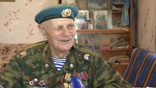 92-летний ветеран ВОВ год назад стал парашютистом и готовится к рекорду