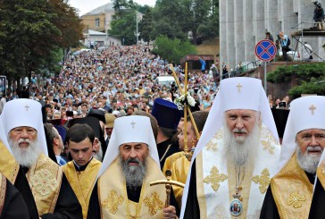 Крестный ход в Киеве: радикалов охладили водометы