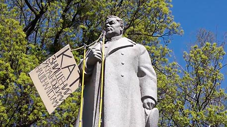 Соратник Тягнибока поглумился над семьей Ватутина и киевлянами, собиравшими подписи против проспекта Шухевича