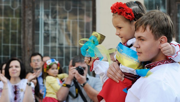 В Киеве планируют окончательно "десоветизировать" украинскую школу и сделать детей счастливыми