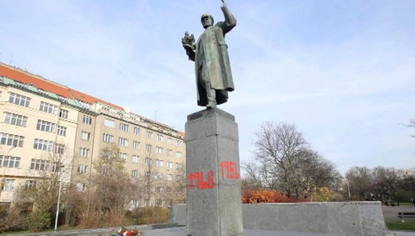 В Праге осквернили памятник советскому маршалу Коневу