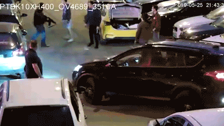 Таксист устроил стрельбу из пулемета во дворе жилого дома в Подмосковье