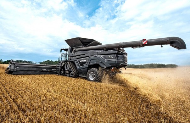 На российские поля выйдут беспилотные комбайны