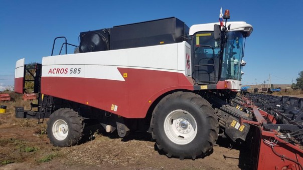 Стахановец с джойстиком в руках