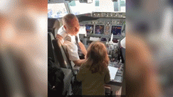 "Укравшая" самолёт девочка покорила сердца пользователей Сети