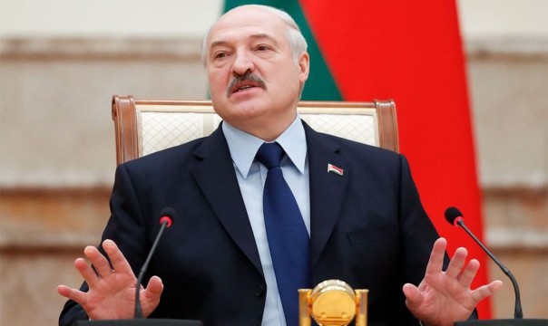 Лукашенко пригрозил правительству отставкой