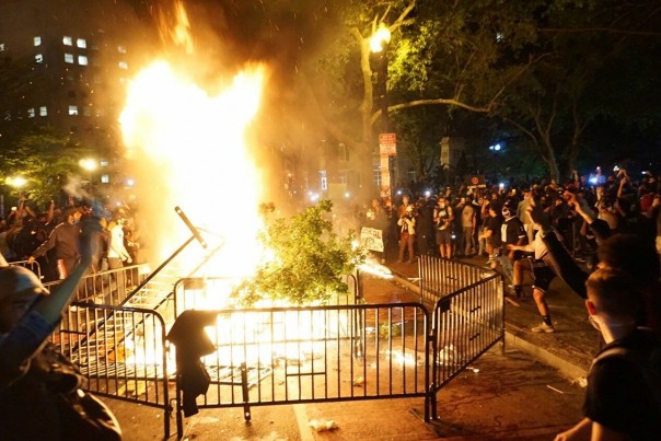 Либералы жалко хайпуют на американских протестах: в России у них ничего не выйдет